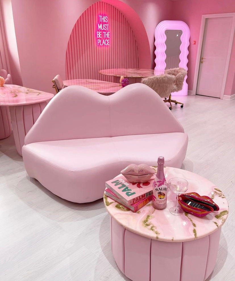 Kiss Me Sofa