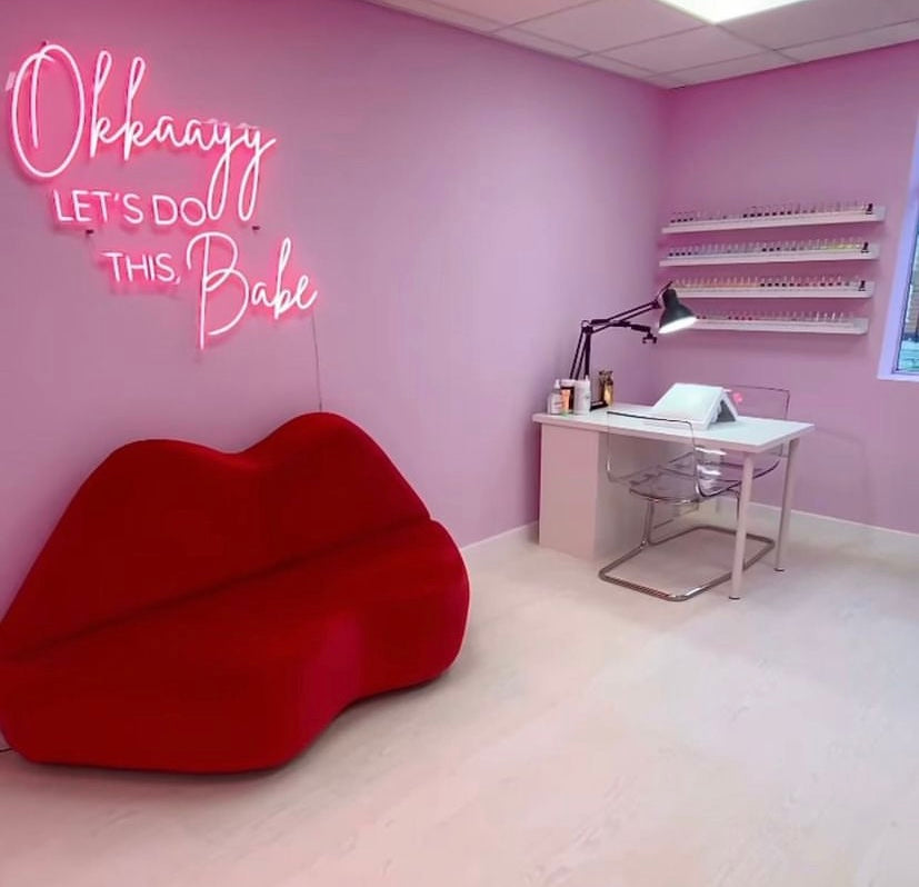 Kiss Me Sofa