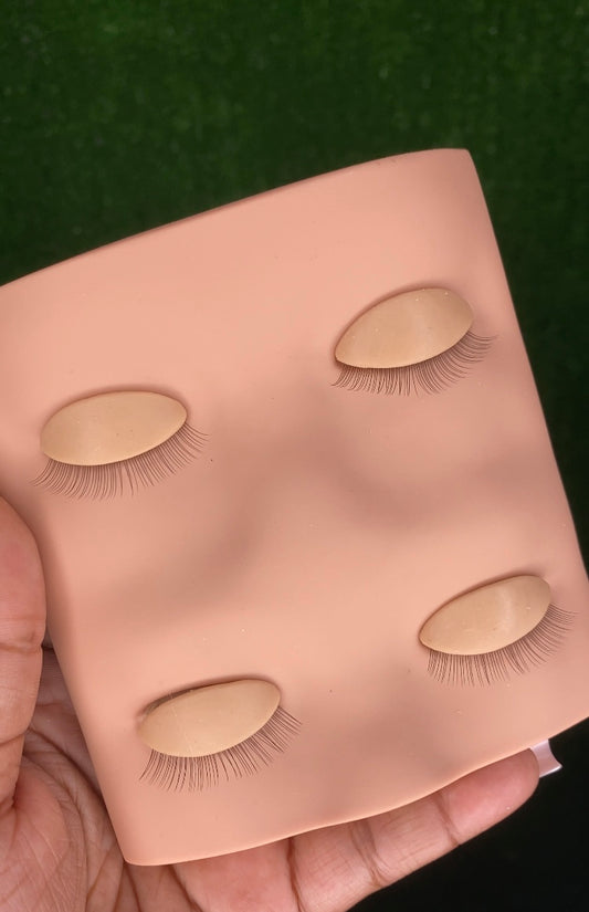 THEE LASH MANNEQUIN