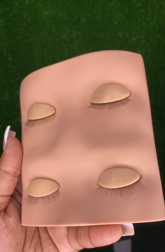 THEE LASH MANNEQUIN